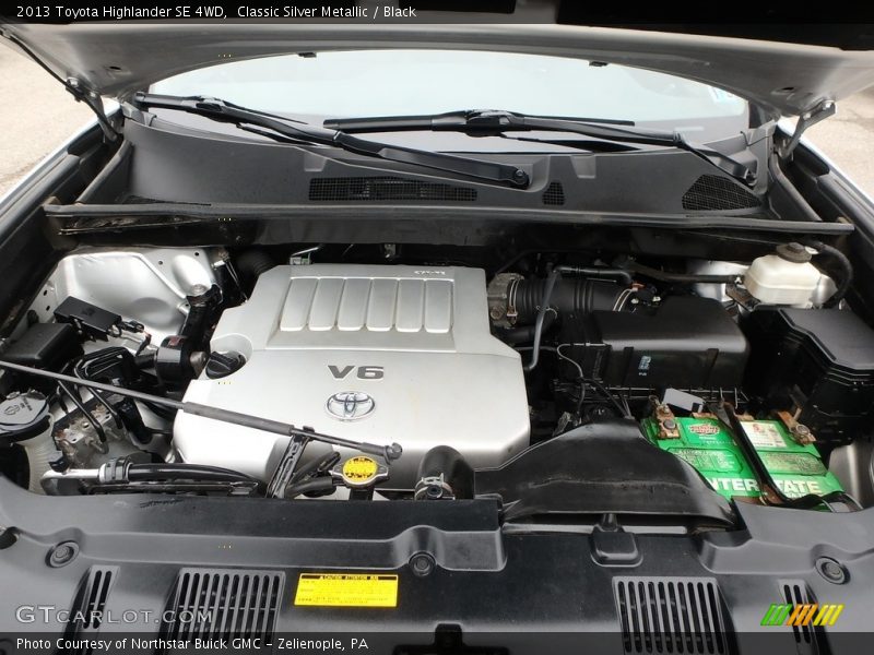 Classic Silver Metallic / Black 2013 Toyota Highlander SE 4WD