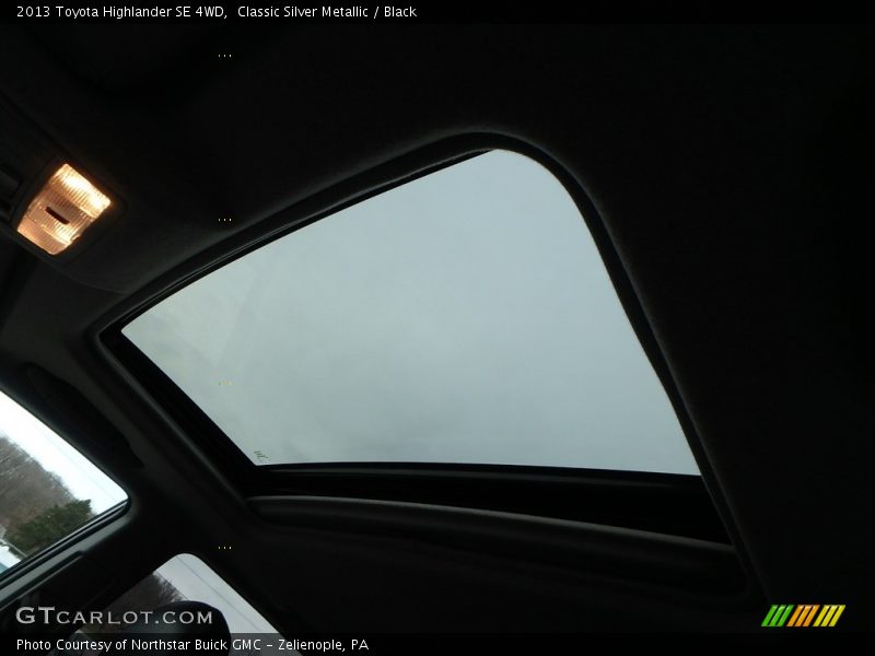 Classic Silver Metallic / Black 2013 Toyota Highlander SE 4WD