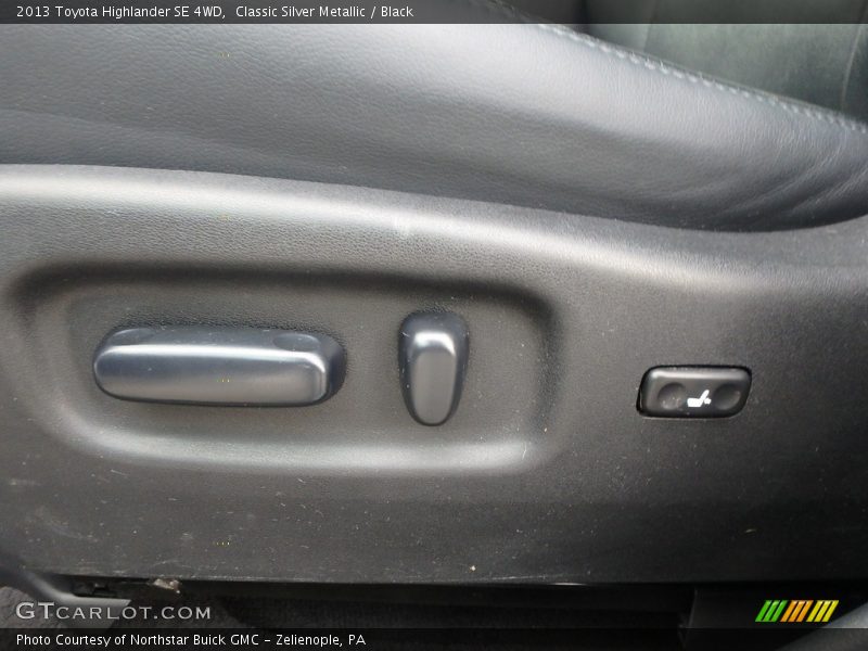 Classic Silver Metallic / Black 2013 Toyota Highlander SE 4WD