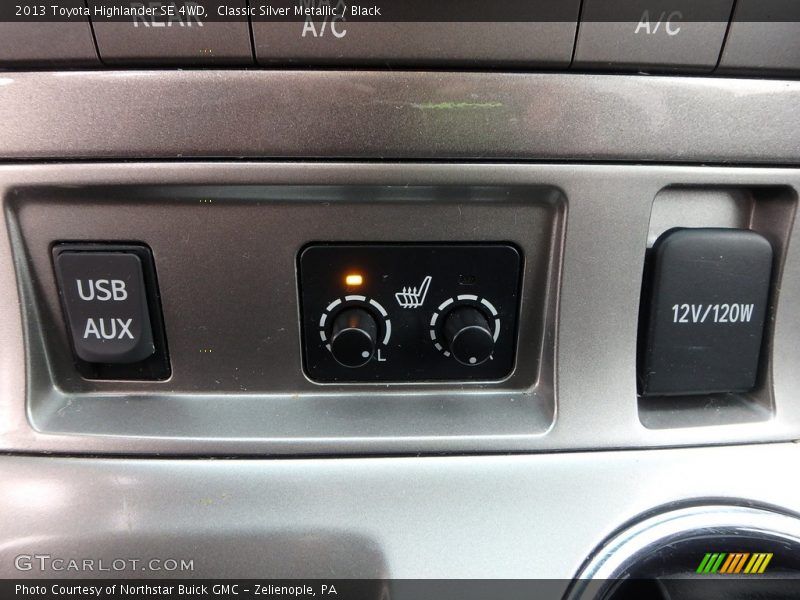 Classic Silver Metallic / Black 2013 Toyota Highlander SE 4WD