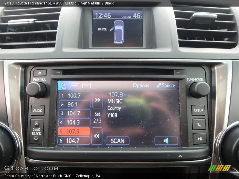 Classic Silver Metallic / Black 2013 Toyota Highlander SE 4WD