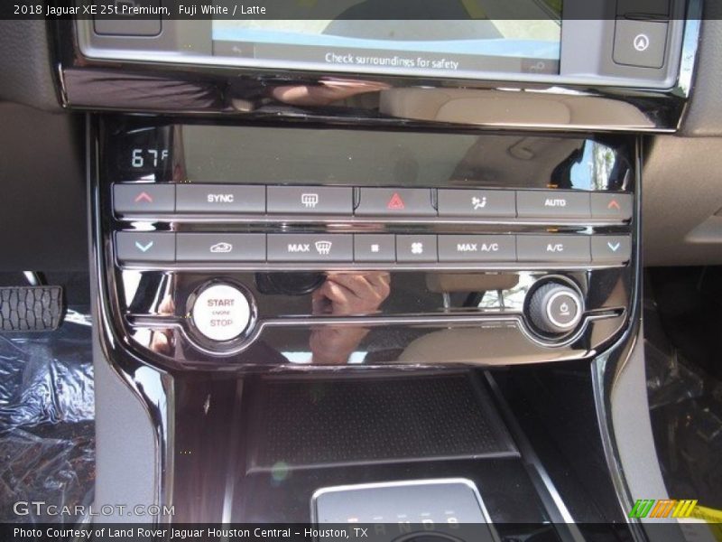 Fuji White / Latte 2018 Jaguar XE 25t Premium