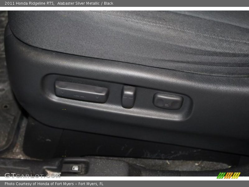 Alabaster Silver Metallic / Black 2011 Honda Ridgeline RTS