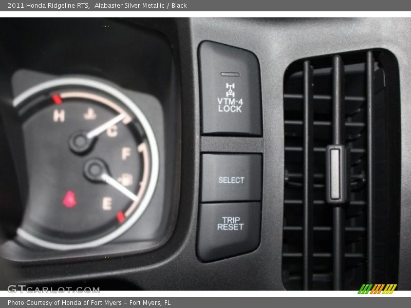 Alabaster Silver Metallic / Black 2011 Honda Ridgeline RTS