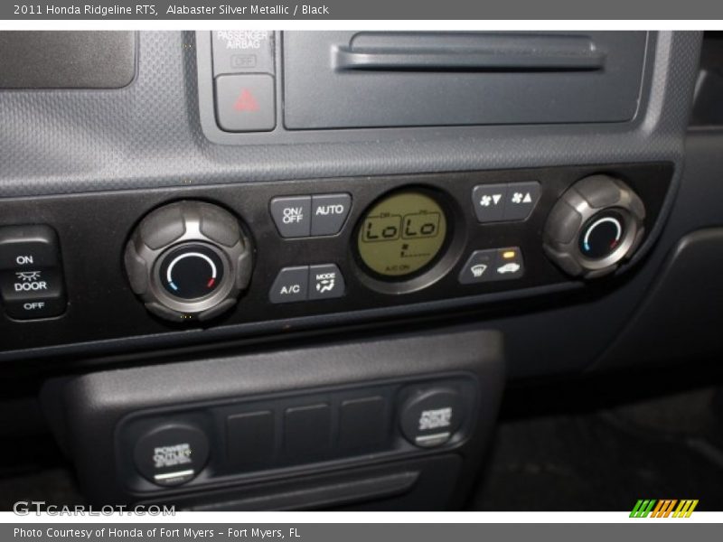Alabaster Silver Metallic / Black 2011 Honda Ridgeline RTS