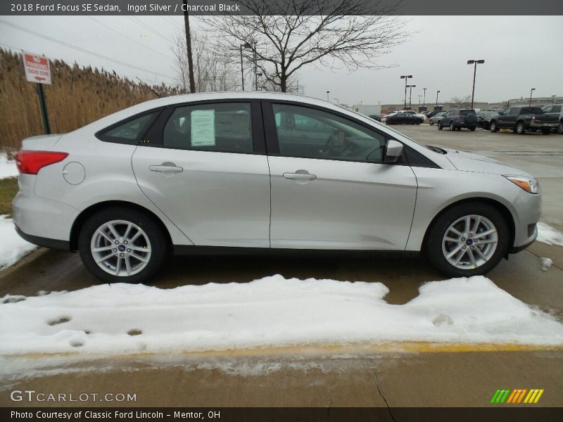 Ingot Silver / Charcoal Black 2018 Ford Focus SE Sedan
