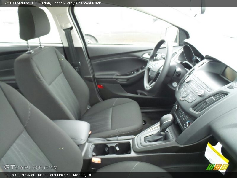 Ingot Silver / Charcoal Black 2018 Ford Focus SE Sedan