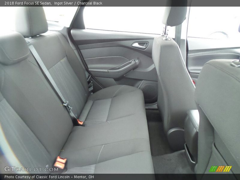 Ingot Silver / Charcoal Black 2018 Ford Focus SE Sedan