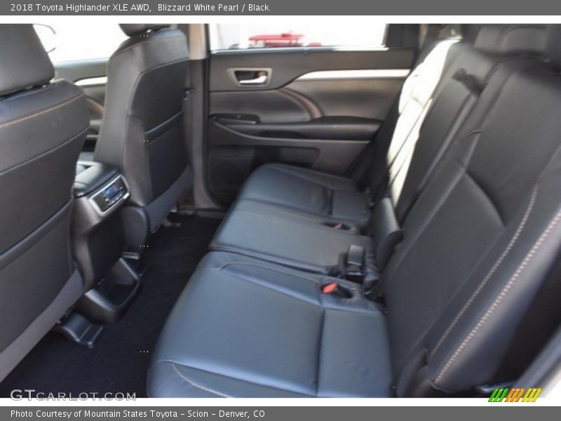 Blizzard White Pearl / Black 2018 Toyota Highlander XLE AWD