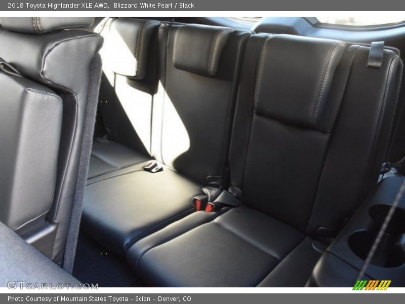 Blizzard White Pearl / Black 2018 Toyota Highlander XLE AWD