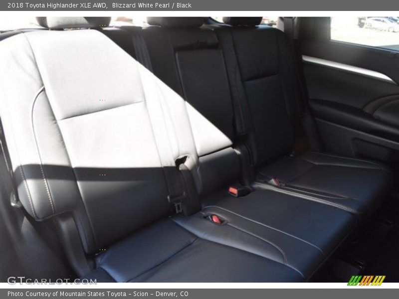 Blizzard White Pearl / Black 2018 Toyota Highlander XLE AWD