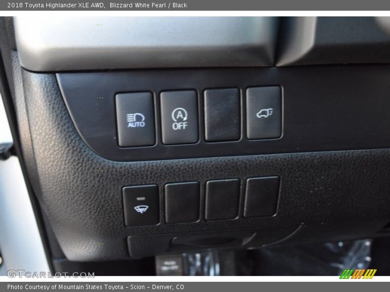 Blizzard White Pearl / Black 2018 Toyota Highlander XLE AWD