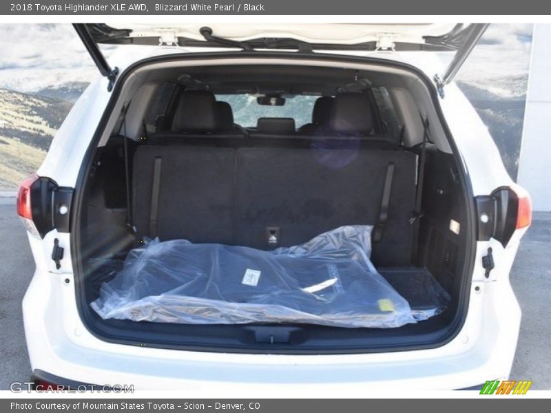 Blizzard White Pearl / Black 2018 Toyota Highlander XLE AWD