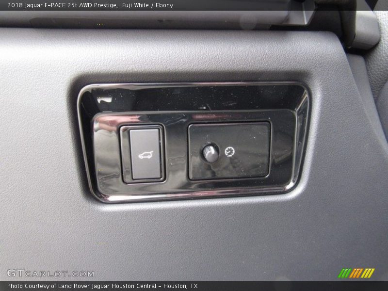 Fuji White / Ebony 2018 Jaguar F-PACE 25t AWD Prestige