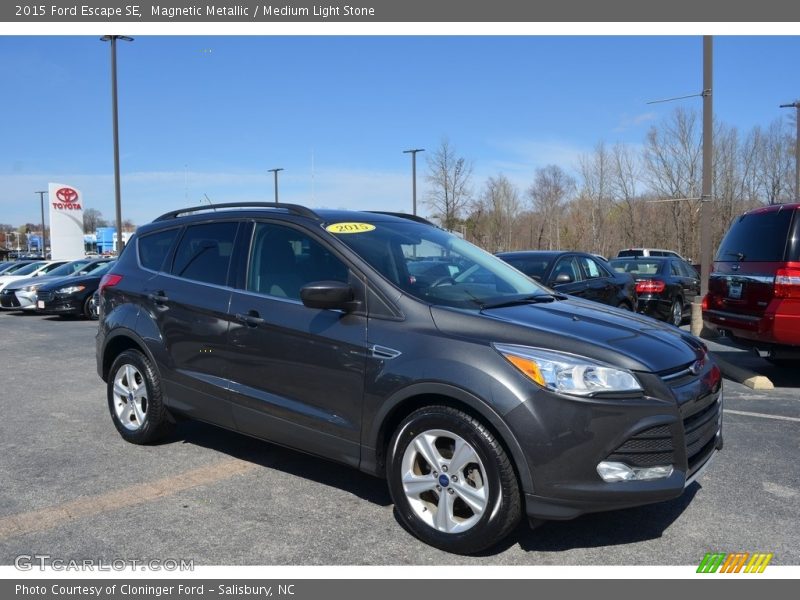 Magnetic Metallic / Medium Light Stone 2015 Ford Escape SE