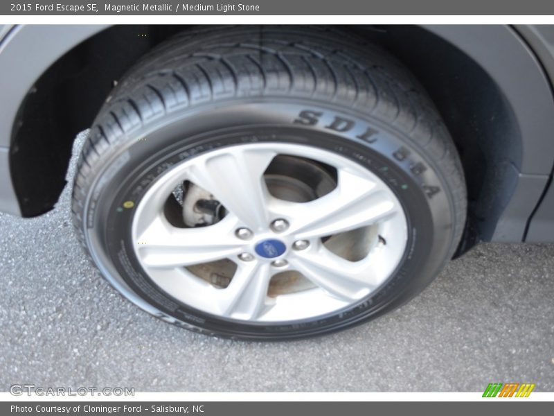 Magnetic Metallic / Medium Light Stone 2015 Ford Escape SE