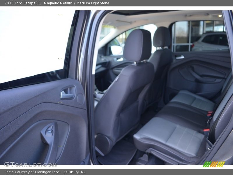 Magnetic Metallic / Medium Light Stone 2015 Ford Escape SE