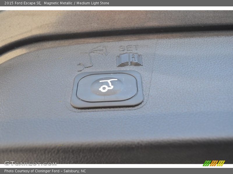 Magnetic Metallic / Medium Light Stone 2015 Ford Escape SE