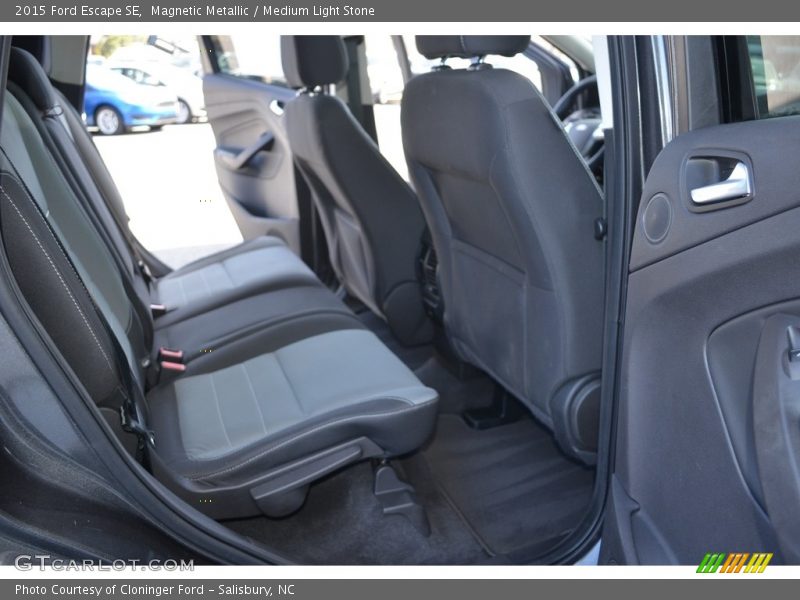 Magnetic Metallic / Medium Light Stone 2015 Ford Escape SE