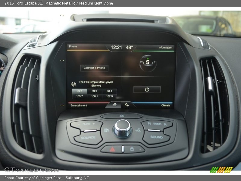 Magnetic Metallic / Medium Light Stone 2015 Ford Escape SE