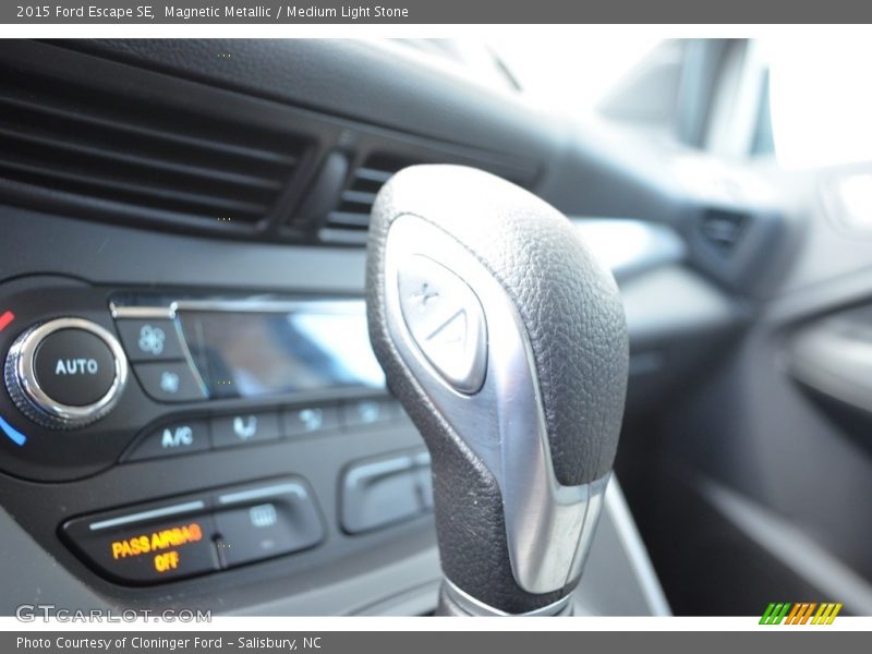 Magnetic Metallic / Medium Light Stone 2015 Ford Escape SE