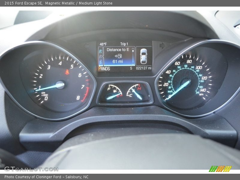 Magnetic Metallic / Medium Light Stone 2015 Ford Escape SE