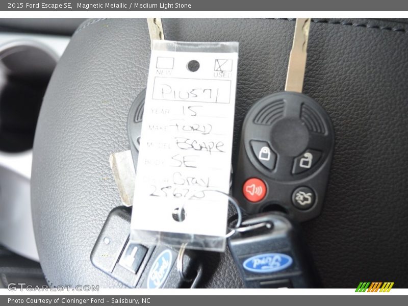 Magnetic Metallic / Medium Light Stone 2015 Ford Escape SE