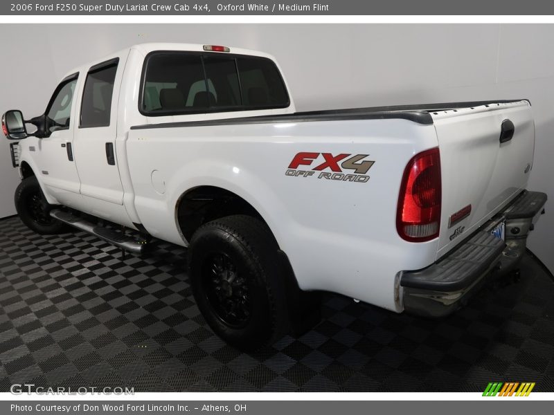Oxford White / Medium Flint 2006 Ford F250 Super Duty Lariat Crew Cab 4x4
