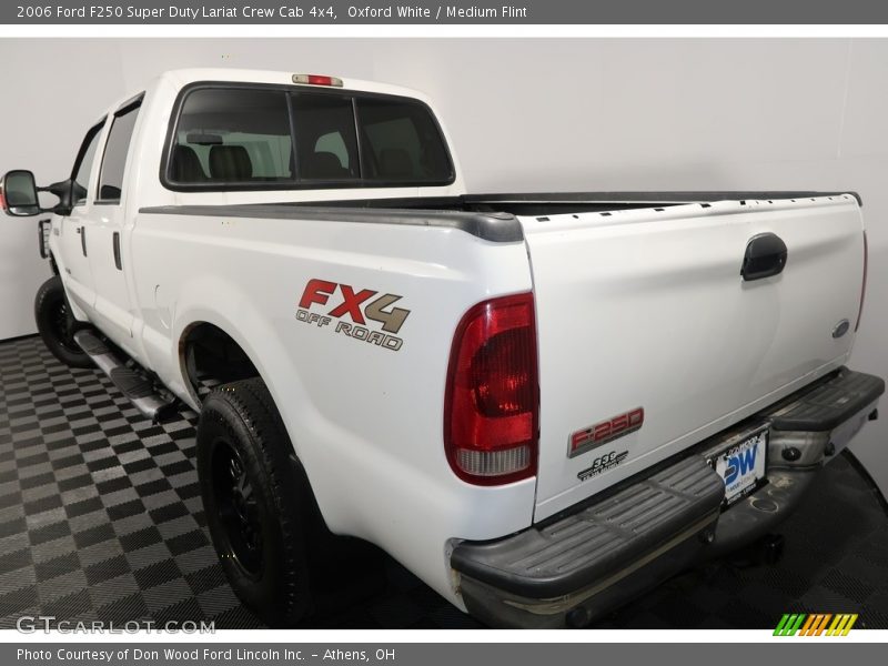 Oxford White / Medium Flint 2006 Ford F250 Super Duty Lariat Crew Cab 4x4