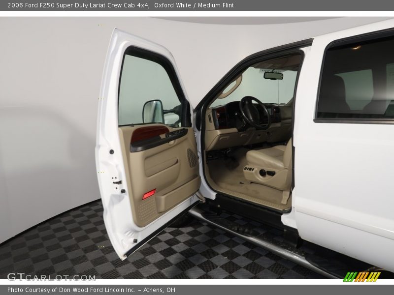 Oxford White / Medium Flint 2006 Ford F250 Super Duty Lariat Crew Cab 4x4