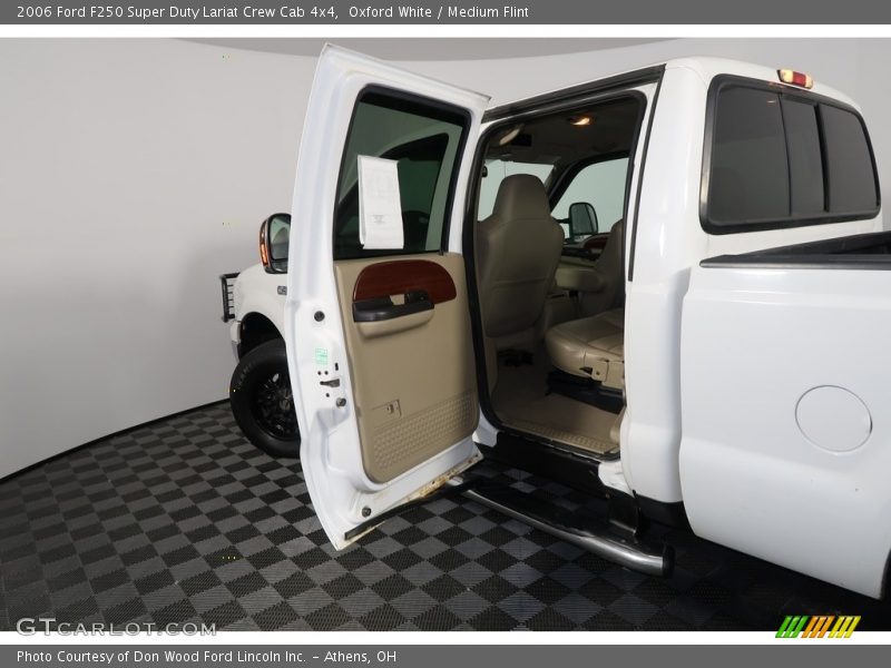 Oxford White / Medium Flint 2006 Ford F250 Super Duty Lariat Crew Cab 4x4
