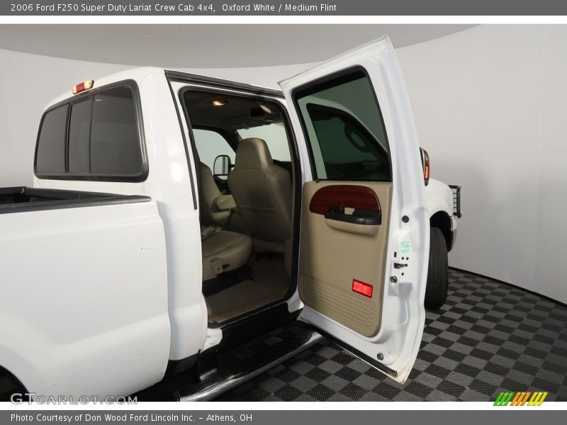 Oxford White / Medium Flint 2006 Ford F250 Super Duty Lariat Crew Cab 4x4