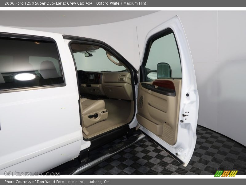 Oxford White / Medium Flint 2006 Ford F250 Super Duty Lariat Crew Cab 4x4