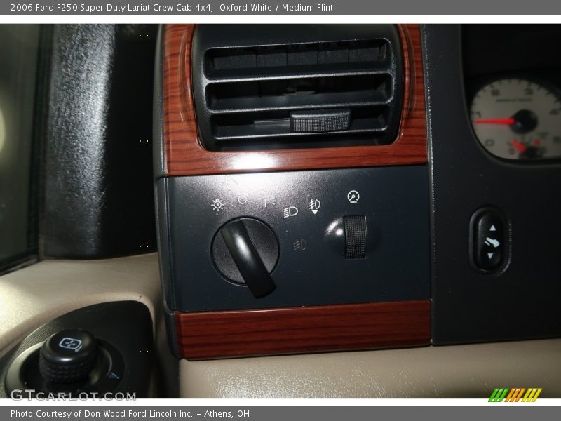 Oxford White / Medium Flint 2006 Ford F250 Super Duty Lariat Crew Cab 4x4
