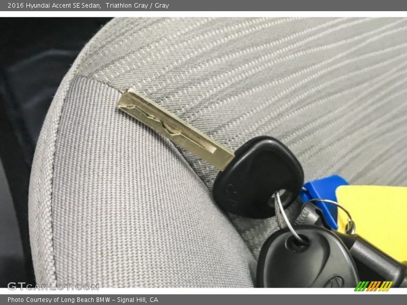 Triathlon Gray / Gray 2016 Hyundai Accent SE Sedan