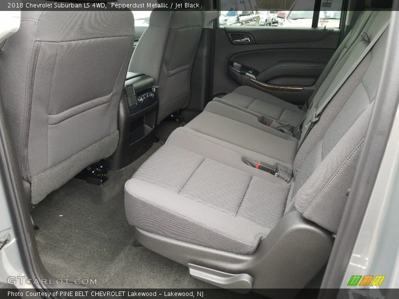 Pepperdust Metallic / Jet Black 2018 Chevrolet Suburban LS 4WD