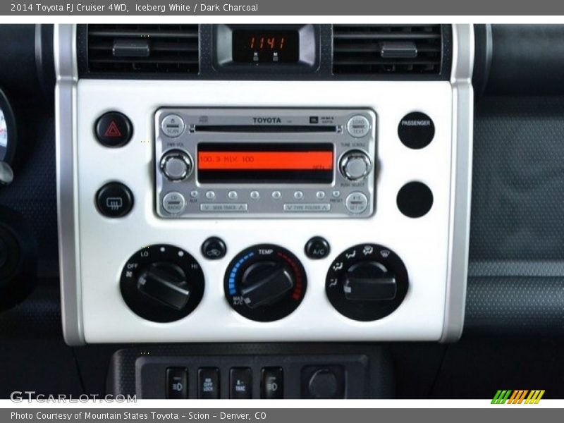 Iceberg White / Dark Charcoal 2014 Toyota FJ Cruiser 4WD