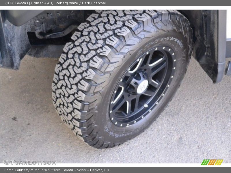 Iceberg White / Dark Charcoal 2014 Toyota FJ Cruiser 4WD