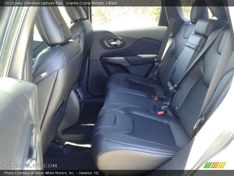 Granite Crystal Metallic / Black 2019 Jeep Cherokee Latitude Plus