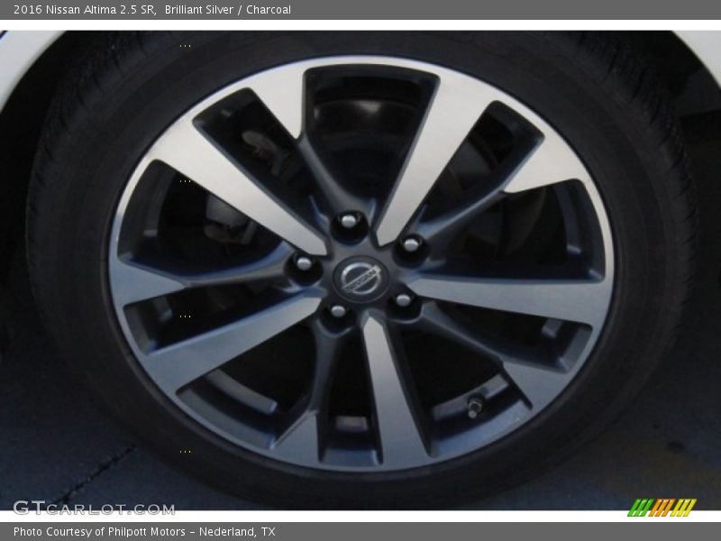 Brilliant Silver / Charcoal 2016 Nissan Altima 2.5 SR