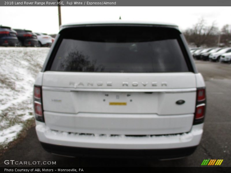 Fuji White / Espresso/Almond 2018 Land Rover Range Rover HSE
