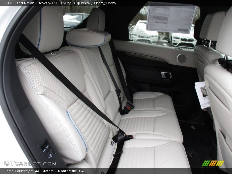 Fuji White / Ebony/Ebony 2018 Land Rover Discovery HSE Luxury
