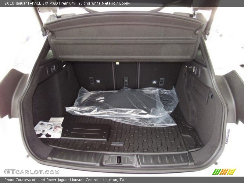 Yulong White Metallic / Ebony 2018 Jaguar F-PACE 30t AWD Premium