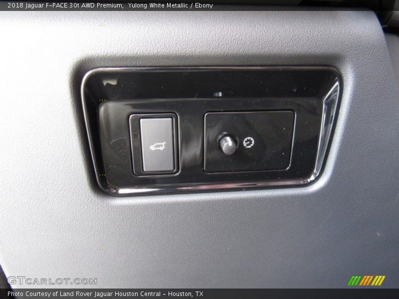 Yulong White Metallic / Ebony 2018 Jaguar F-PACE 30t AWD Premium