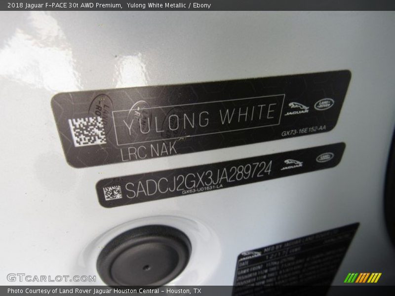 Yulong White Metallic / Ebony 2018 Jaguar F-PACE 30t AWD Premium