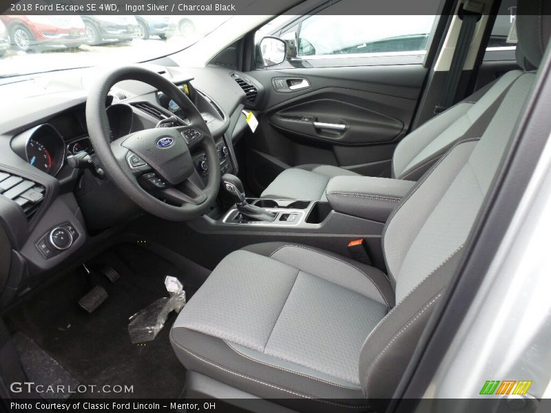Ingot Silver / Charcoal Black 2018 Ford Escape SE 4WD