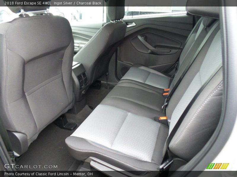 Ingot Silver / Charcoal Black 2018 Ford Escape SE 4WD