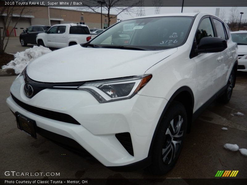Super White / Black 2018 Toyota RAV4 LE
