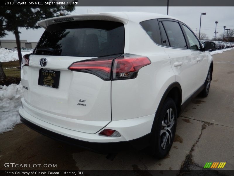 Super White / Black 2018 Toyota RAV4 LE