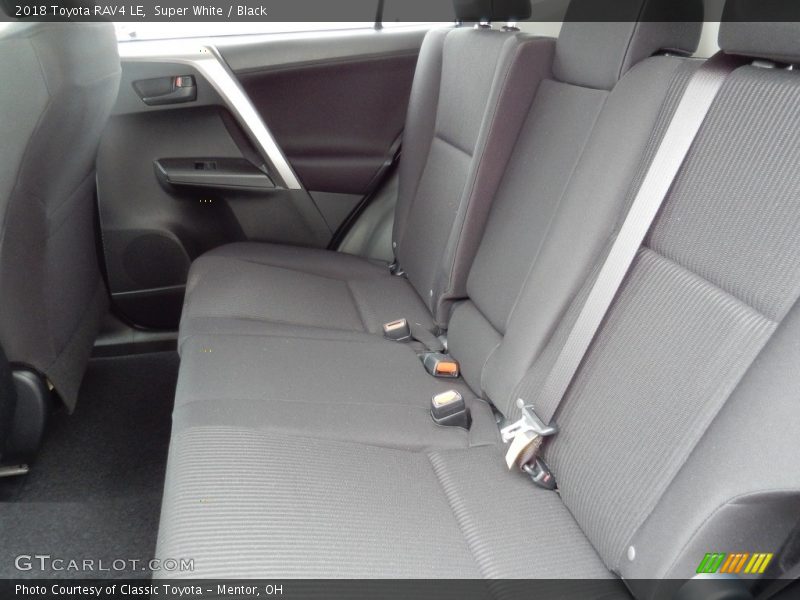 Super White / Black 2018 Toyota RAV4 LE